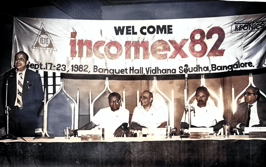 R.K. Baliga with Veerappa Moily at INCOMEX 1982